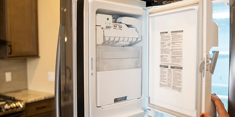 How to Clean an Ice Maker in a Refrigerator