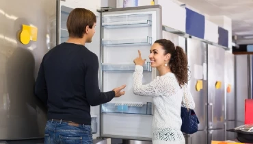 Couples buying refrigerator