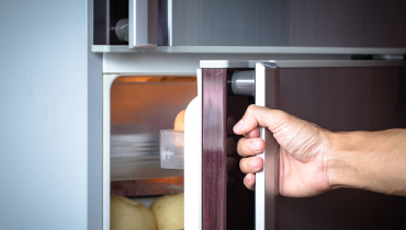 Oppen fridge door